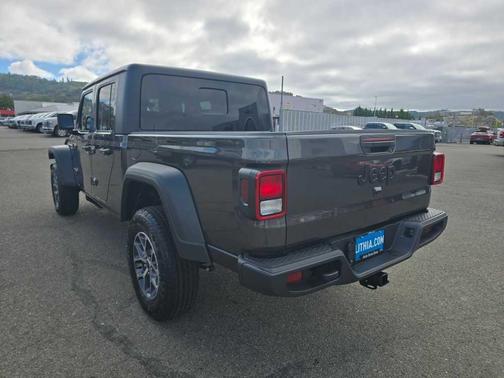 Granite Crystal Clearcoat Metallic 2027 Jeep Gladiator Sport