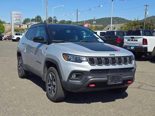 Silver Zynith 2024 Jeep Compass Trailhawk