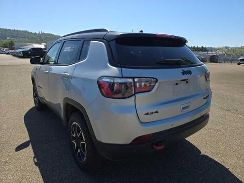 Silver Zynith 2024 Jeep Compass Trailhawk