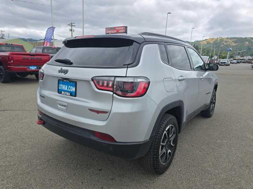 Silver Zynith 2024 Jeep Compass Trailhawk