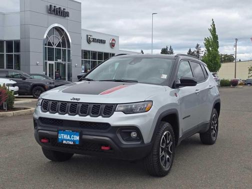 Silver Zynith 2024 Jeep Compass Trailhawk