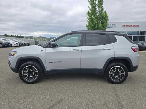 Silver Zynith 2024 Jeep Compass Trailhawk