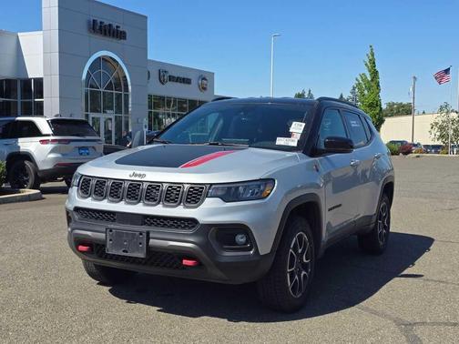 Silver Zynith 2024 Jeep Compass Trailhawk