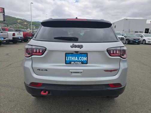 Silver Zynith 2024 Jeep Compass Trailhawk