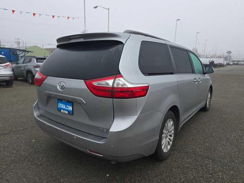2017 Toyota Sienna XLE
