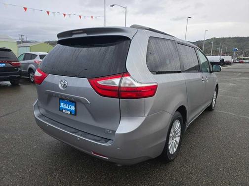 2017 Toyota Sienna XLE