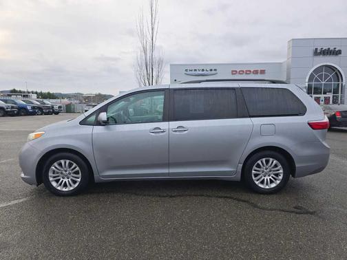 2017 Toyota Sienna XLE