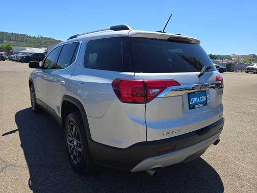 Quicksilver Metallic 2018 GMC Acadia SLT-1