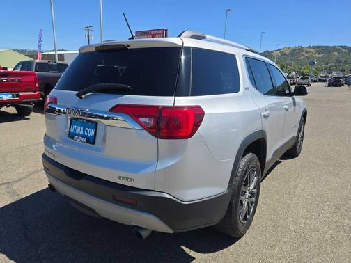 Quicksilver Metallic 2018 GMC Acadia SLT-1