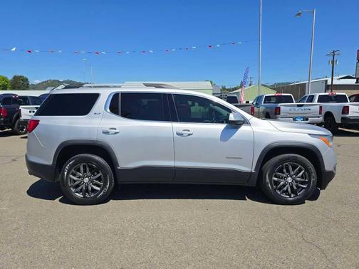 Quicksilver Metallic 2018 GMC Acadia SLT-1