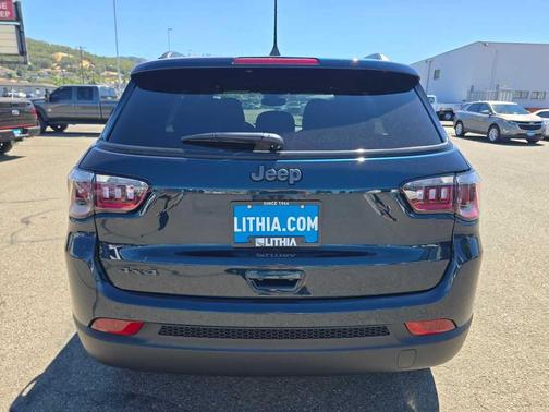 Fathom Blue Pearlcoat 2026 Jeep Compass Latitude