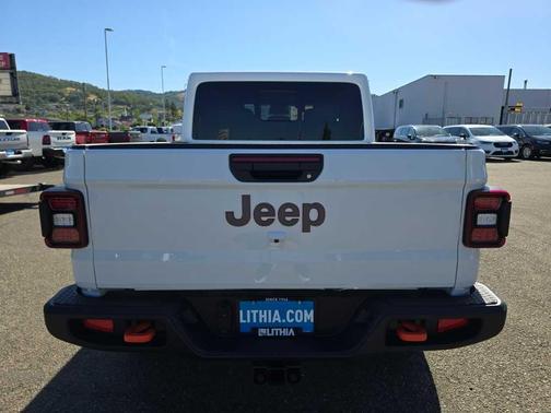 Bright White Clearcoat 2026 Jeep Gladiator Mojave