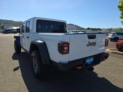 Bright White Clearcoat 2026 Jeep Gladiator Mojave