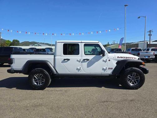Bright White Clearcoat 2026 Jeep Gladiator Mojave