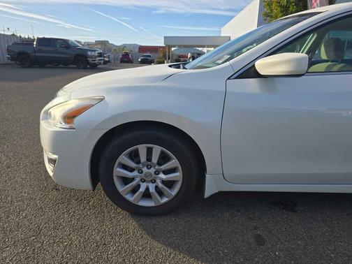 Pearl White 2015 Nissan Altima 2.5 S
