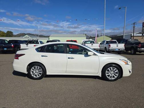 Pearl White 2015 Nissan Altima 2.5 S