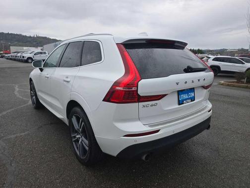 2021 Volvo XC60 T5 Momentum