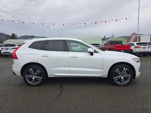 2021 Volvo XC60 T5 Momentum