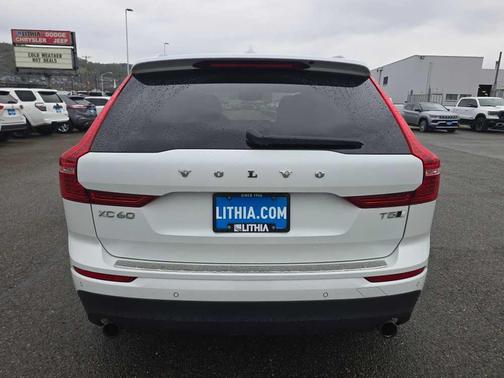 2021 Volvo XC60 T5 Momentum