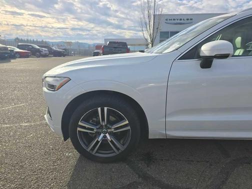 2021 Volvo XC60 T5 Momentum