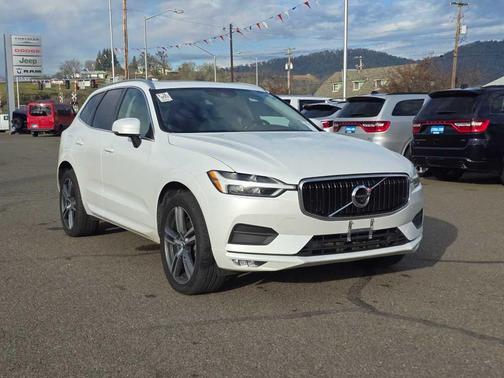 2021 Volvo XC60 T5 Momentum