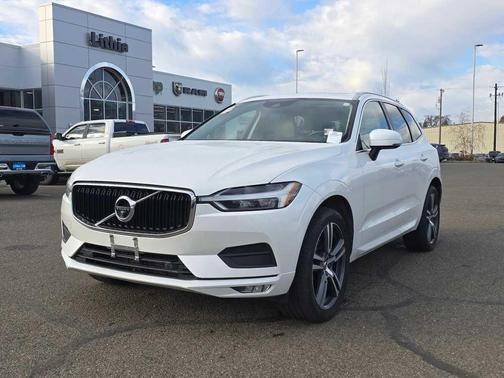 2021 Volvo XC60 T5 Momentum