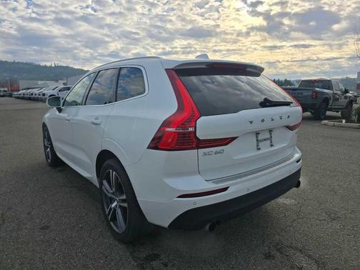 2021 Volvo XC60 T5 Momentum