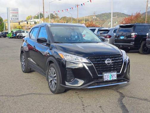 2023 Nissan Kicks SV