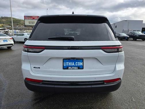 2025 Jeep Grand Cherokee Laredo