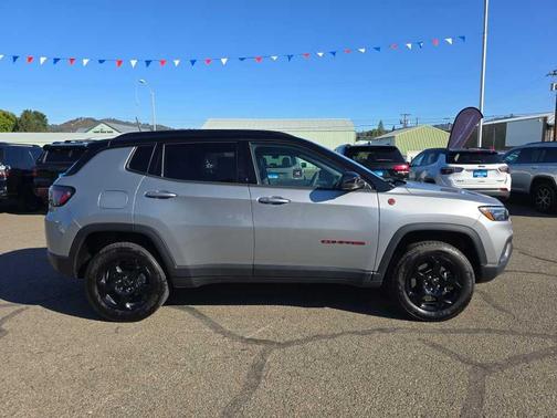 2023 Jeep Compass Trailhawk