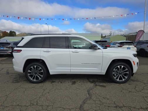 2025 Jeep Grand Cherokee Overland