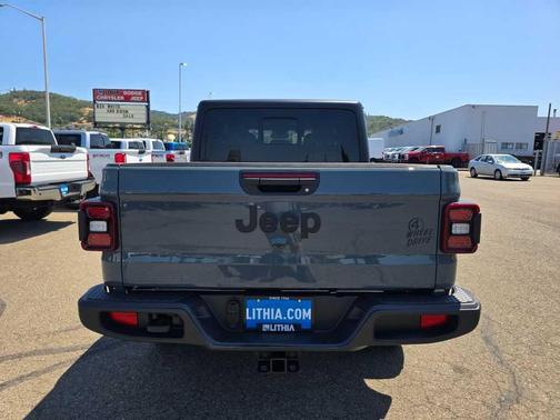 2025 Jeep Gladiator Sport