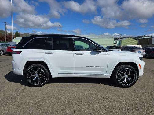 2025 Jeep Grand Cherokee Summit