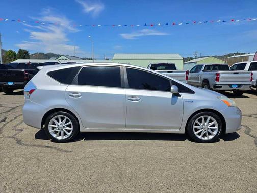 2013 Toyota Prius v Five