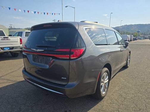 2022 Chrysler Pacifica Touring