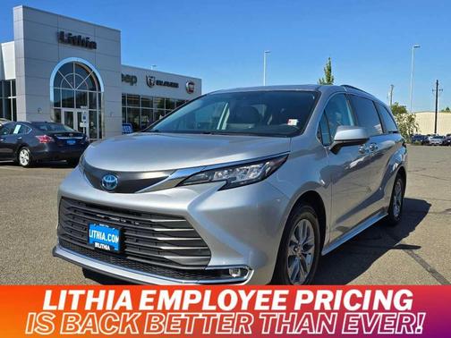 2023 Toyota Sienna XLE