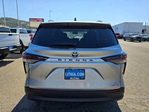 2023 Toyota Sienna XLE