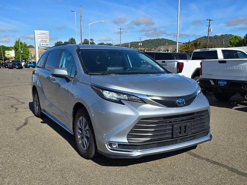 2023 Toyota Sienna XLE