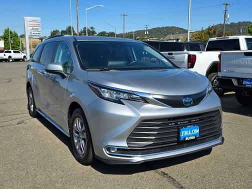2023 Toyota Sienna XLE