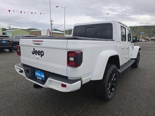 Bright White Clearcoat 2023 Jeep Gladiator Overland