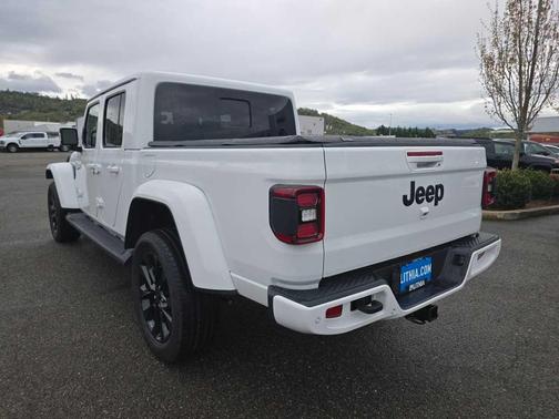 Bright White Clearcoat 2023 Jeep Gladiator Overland