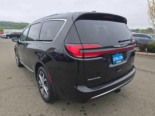 Diamond Black 2026 Chrysler Pacifica Pinnacle