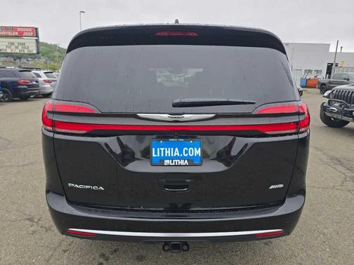 Diamond Black 2026 Chrysler Pacifica Pinnacle