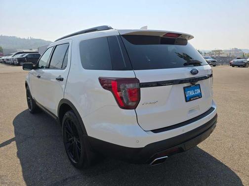 White Platinum Tri-Coat Metallic 2017 Ford Explorer sport