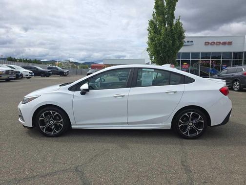 Summit White 2019 Chevrolet Cruze LT