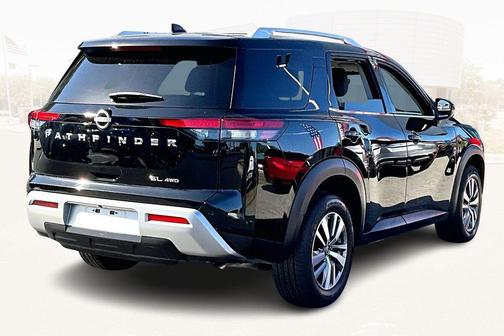 2025 Nissan Pathfinder SL 4WD