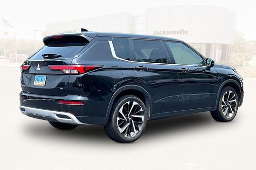 Gray 2024 Mitsubishi Outlander SE