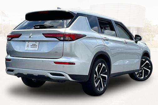 Alloy Silver Metallic 2024 Mitsubishi Outlander SE S-AWC