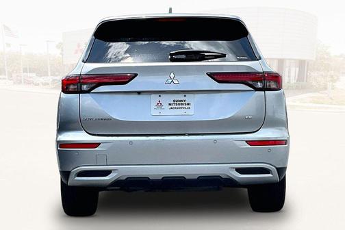 Alloy Silver Metallic 2024 Mitsubishi Outlander SE S-AWC