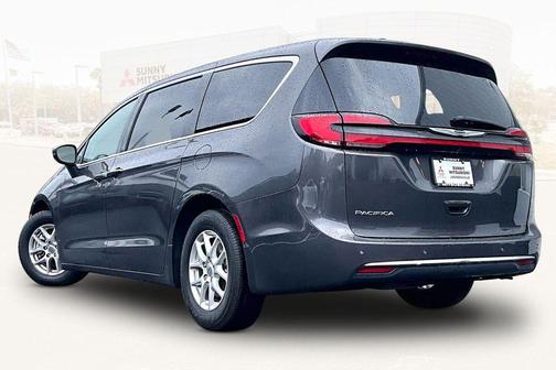 Granite Crystal Metallic Clearcoat 2023 Chrysler Pacifica Touring L